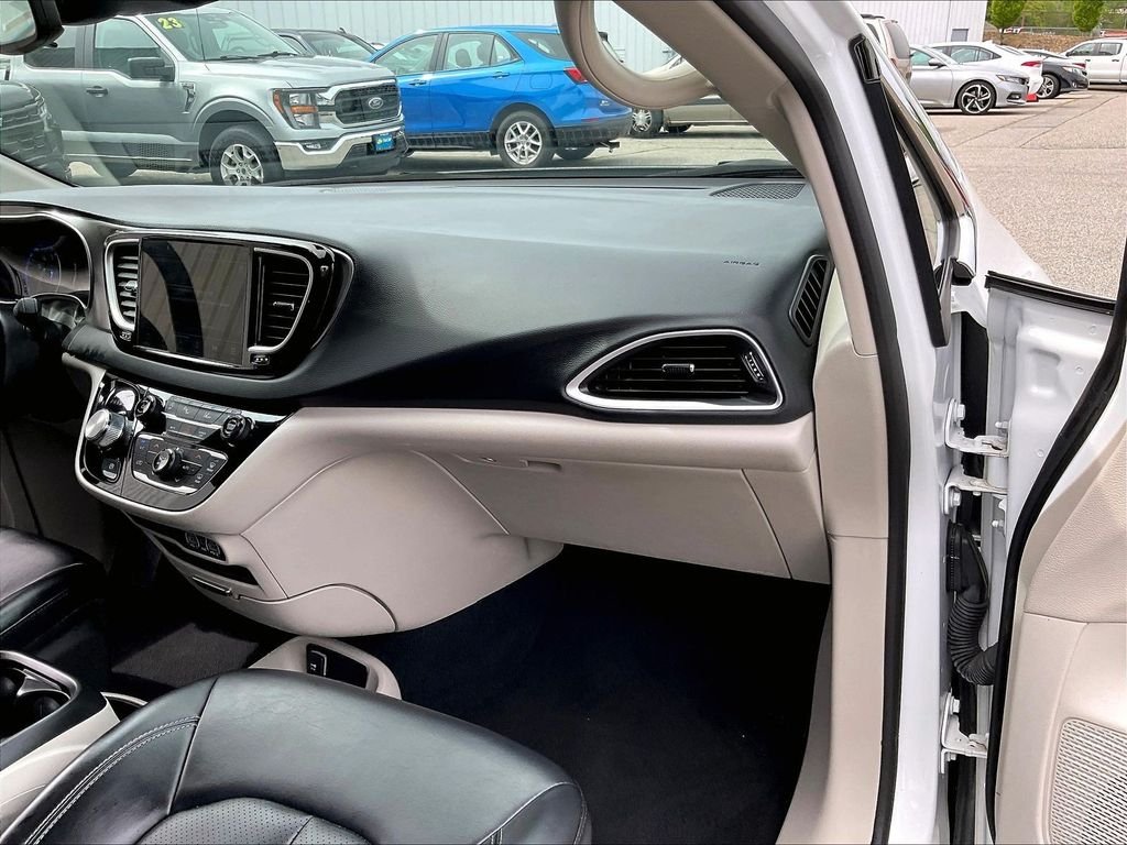 Used 2023 White Chrysler Touring L image 13