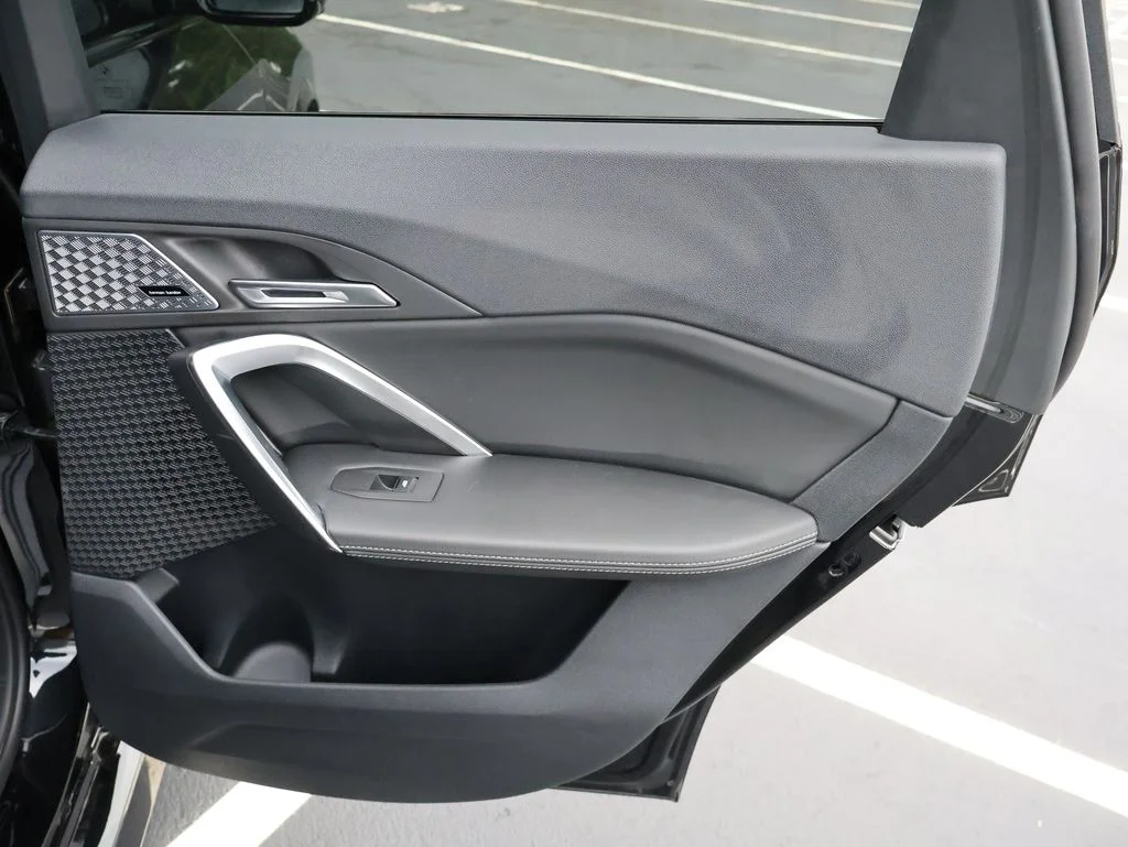 Used 2025 Black BMW M35i image 17