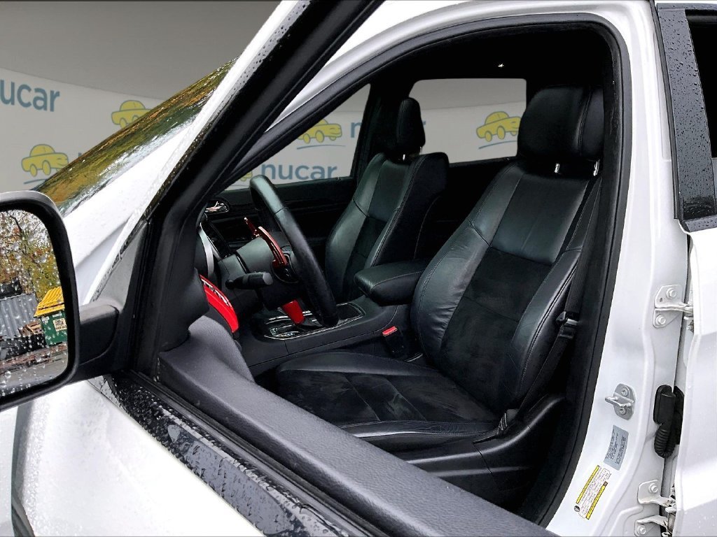 Used 2017 Bright White Clearcoat Jeep Altitude image 10