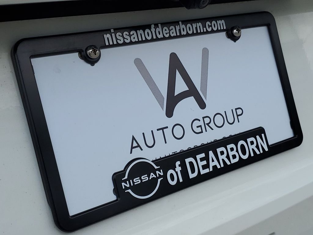 Used 2021 Glacier White Nissan S image 28