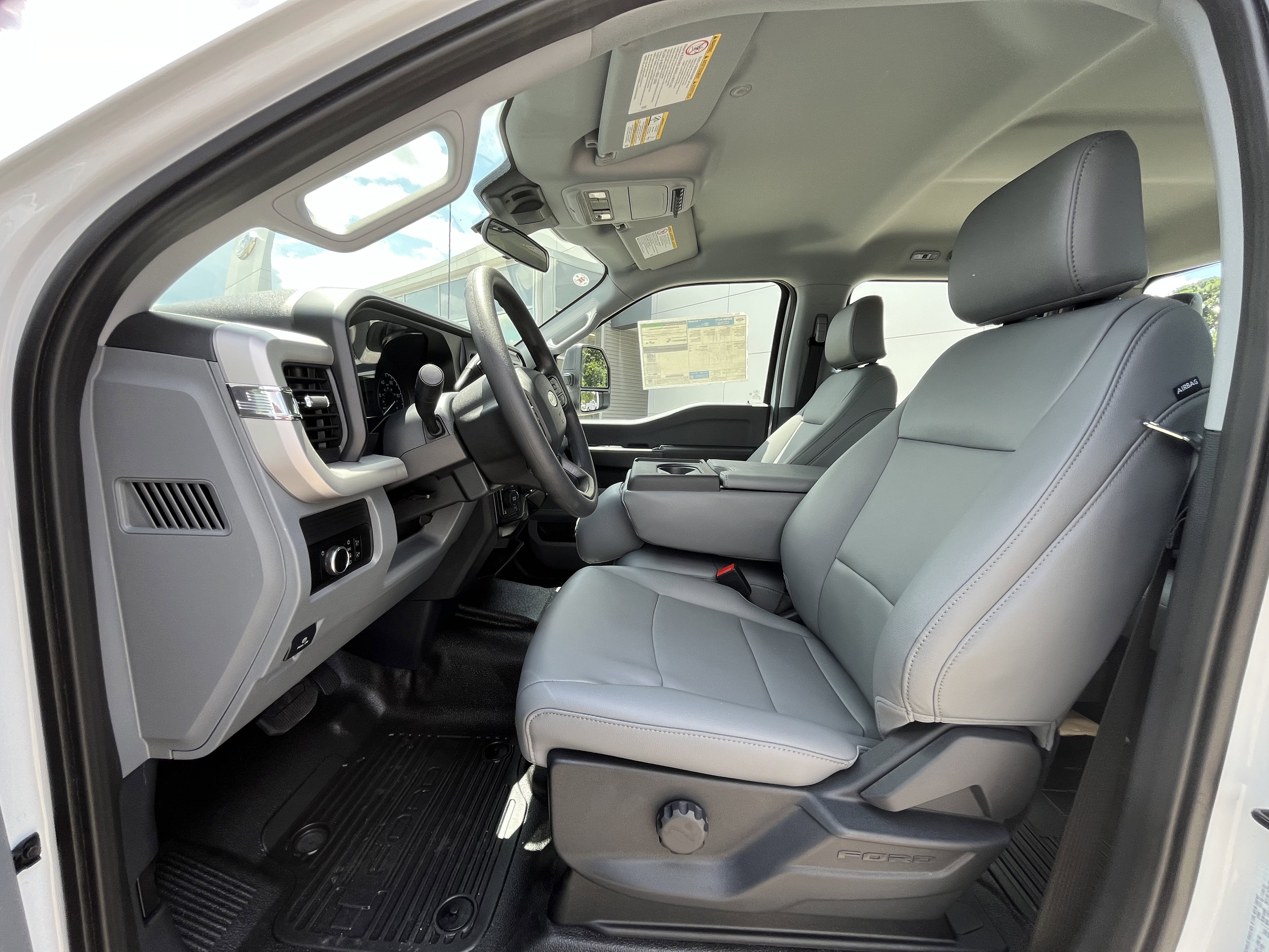 2025 Ford F-350 Super Duty Chassis Cab XL - Photo 13