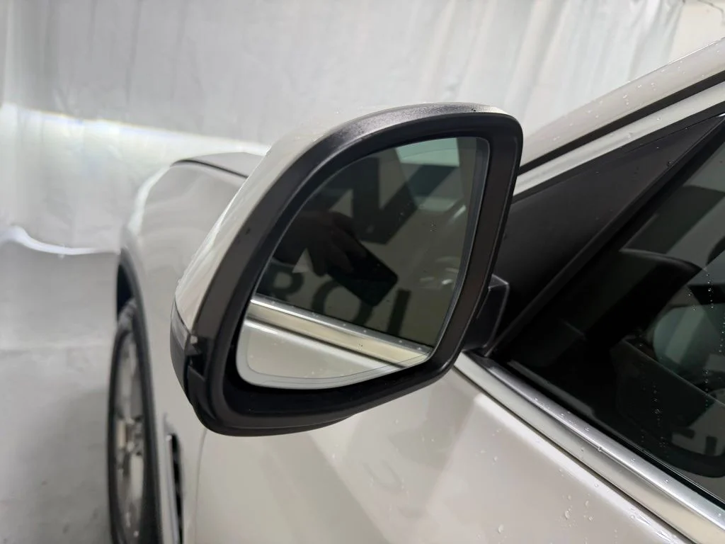 Used 2024 White BMW sDrive30i image 13