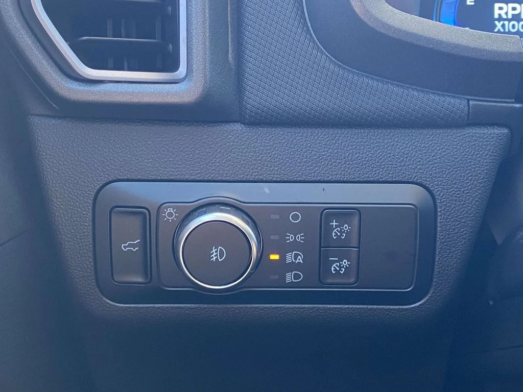 New 2025 Shadow Black Ford Outer Banks® image 29