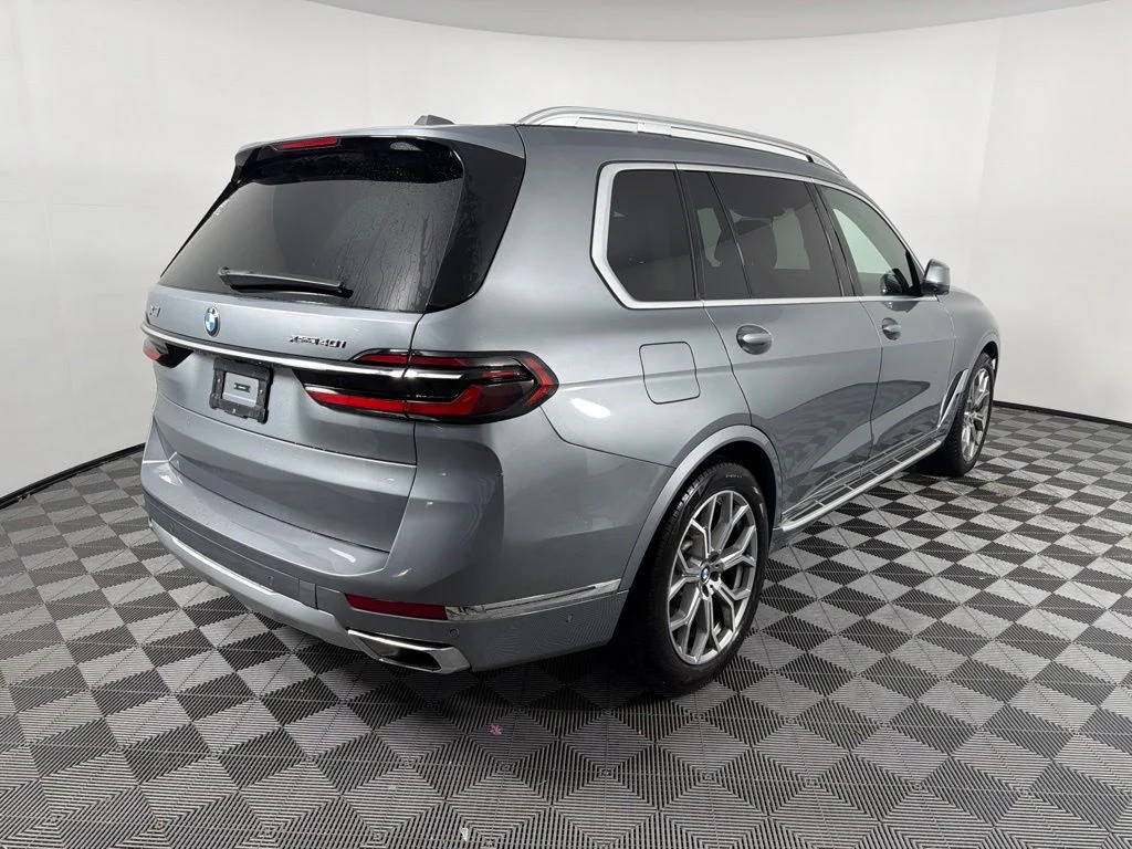Used 2025 Gray BMW xDrive40i image 5