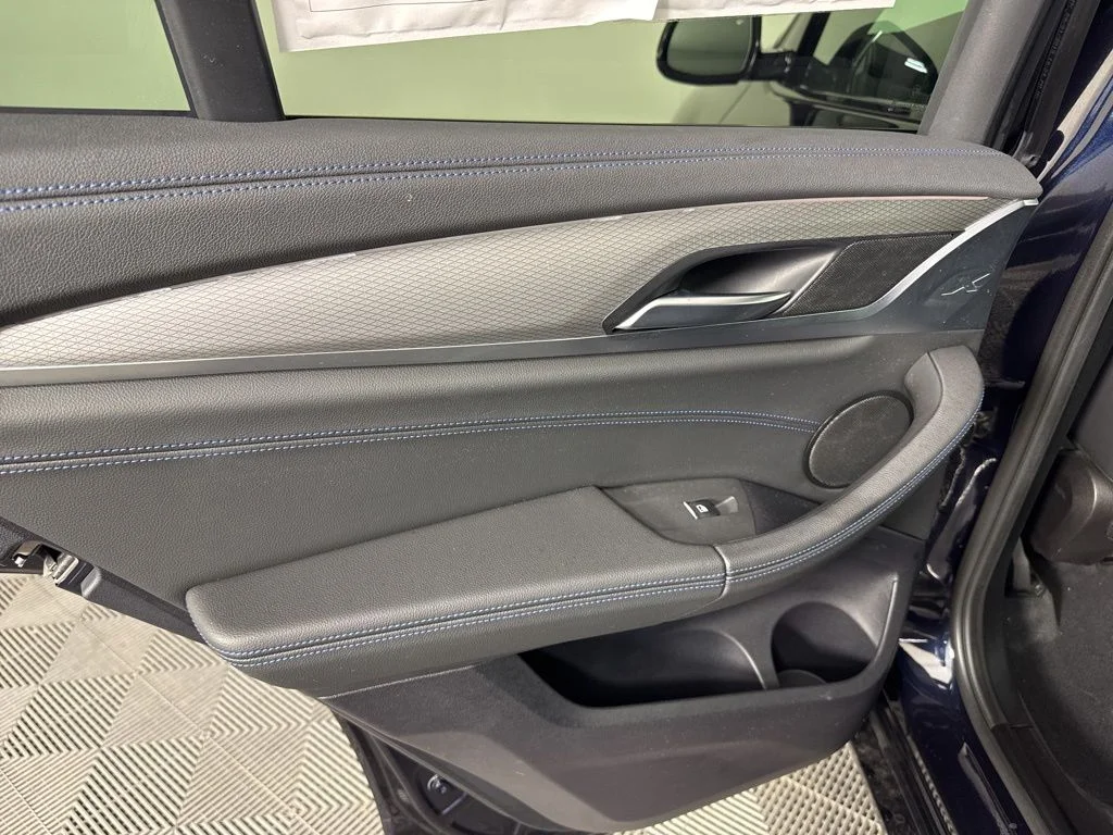 Used 2019 Black BMW M40i image 12