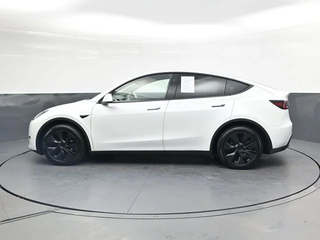 Used 2025  Tesla Long Range image 8