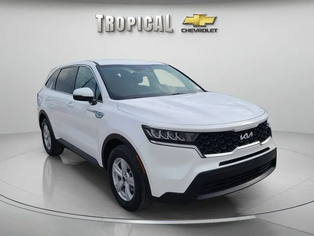 Used 2023 White Kia LX image 4