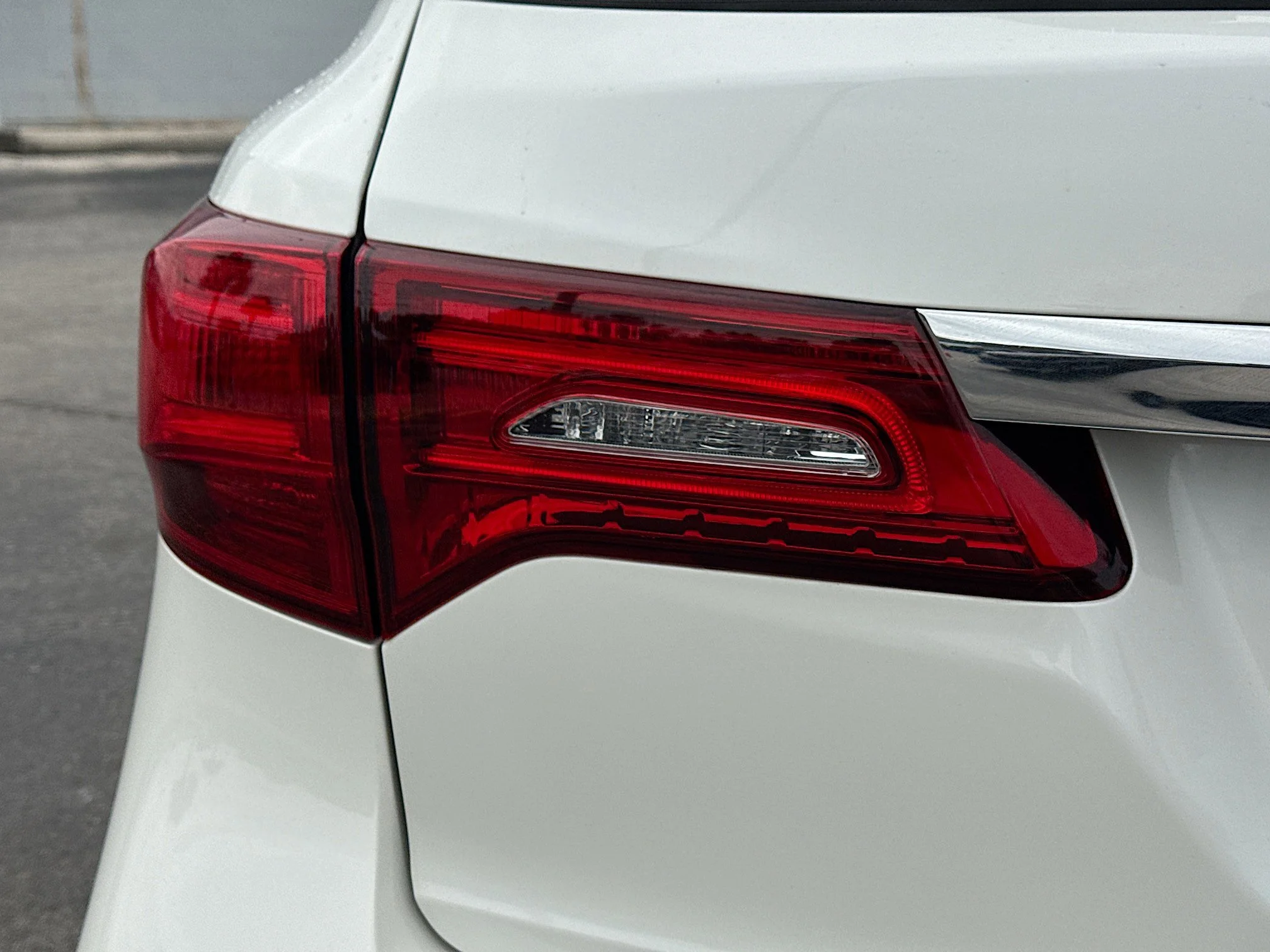 Used 2019 White Diamond Pearl Acura 3.5L image 10