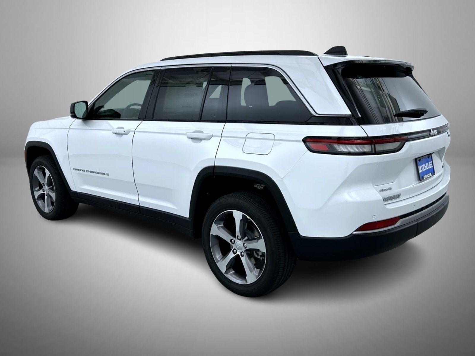 New 2026 Bright White Clear-Coat Exterior Paint Jeep Limited image 7