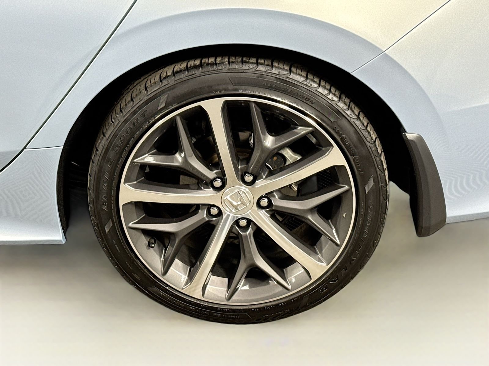 Used 2023 Morning Mist Metallic Honda Touring image 9