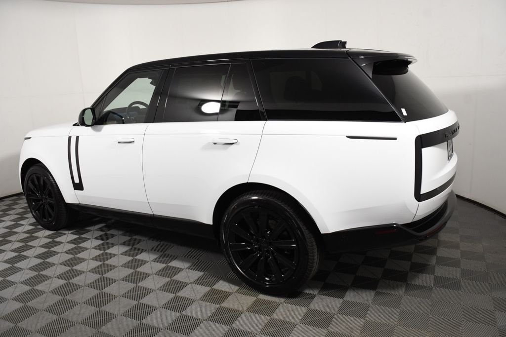 New 2026 Fuji White Land Rover SE image 3