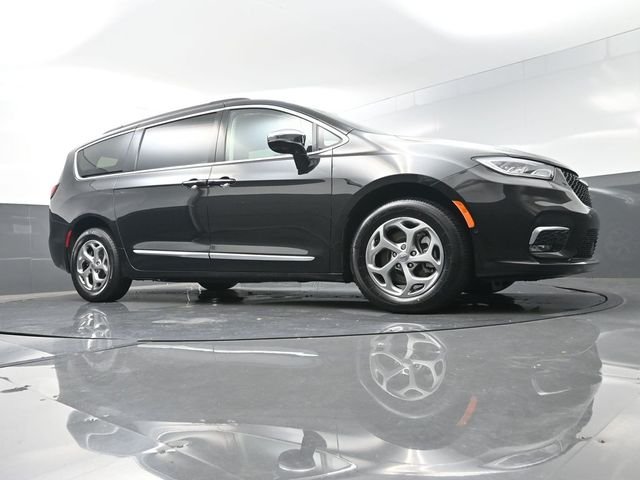 Used 2023 Black Chrysler Limited image 30