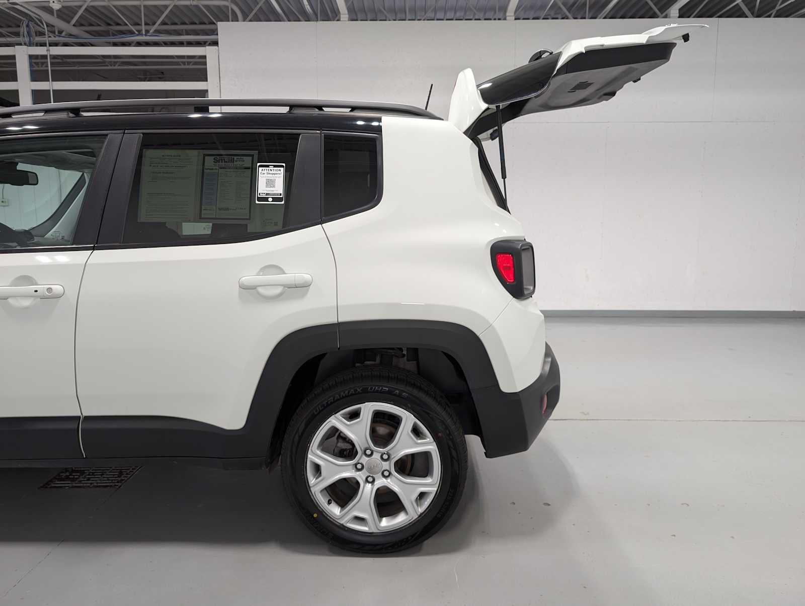 Used 2019 Alpine White Clearcoat Jeep Limited image 11