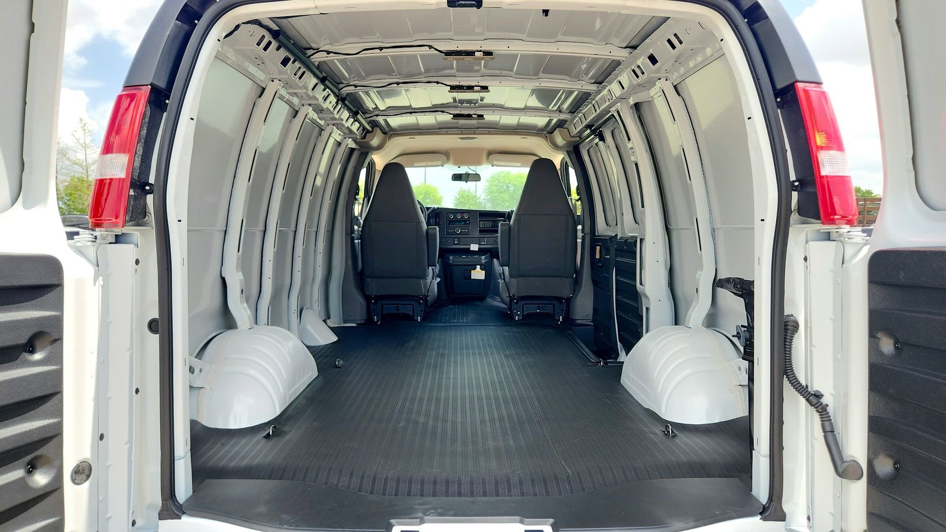 2026 Chevrolet Express Cargo Work Van - Photo 22