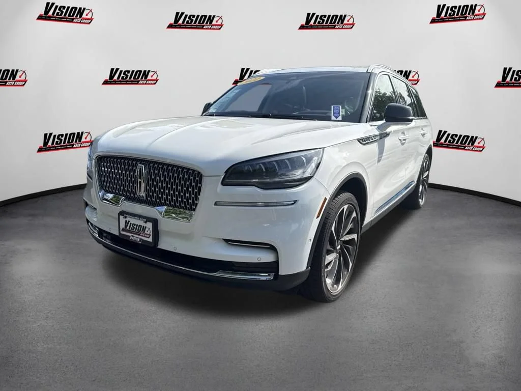 Used 2022 White Lincoln Reserve image 1