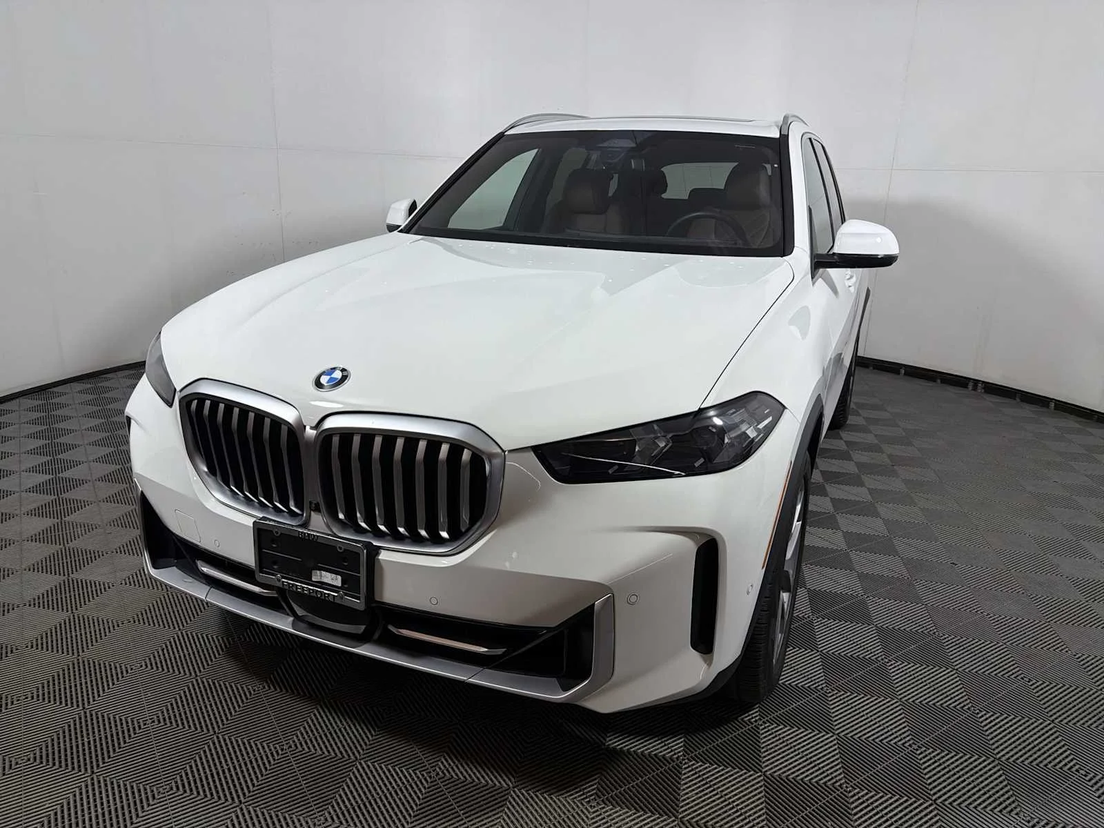 Used 2024 Alpine White BMW xDrive40i image 3