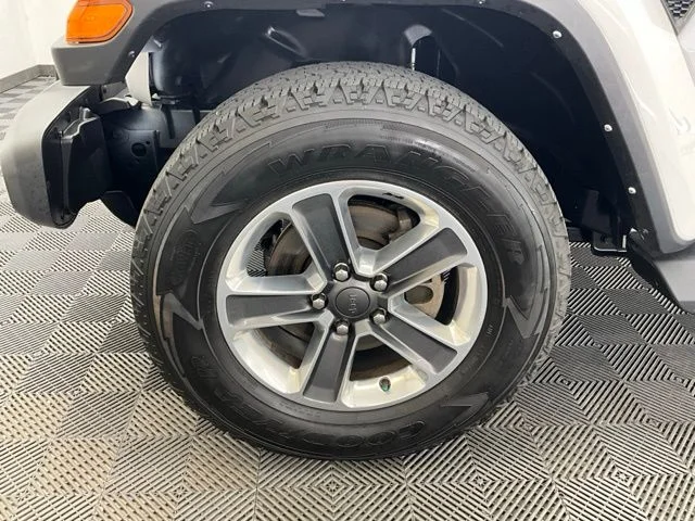 Used 2022 White Jeep Unlimited Sahara image 25