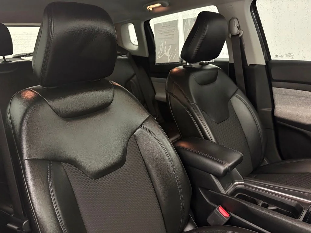 Used 2022 Gray Jeep Latitude image 39