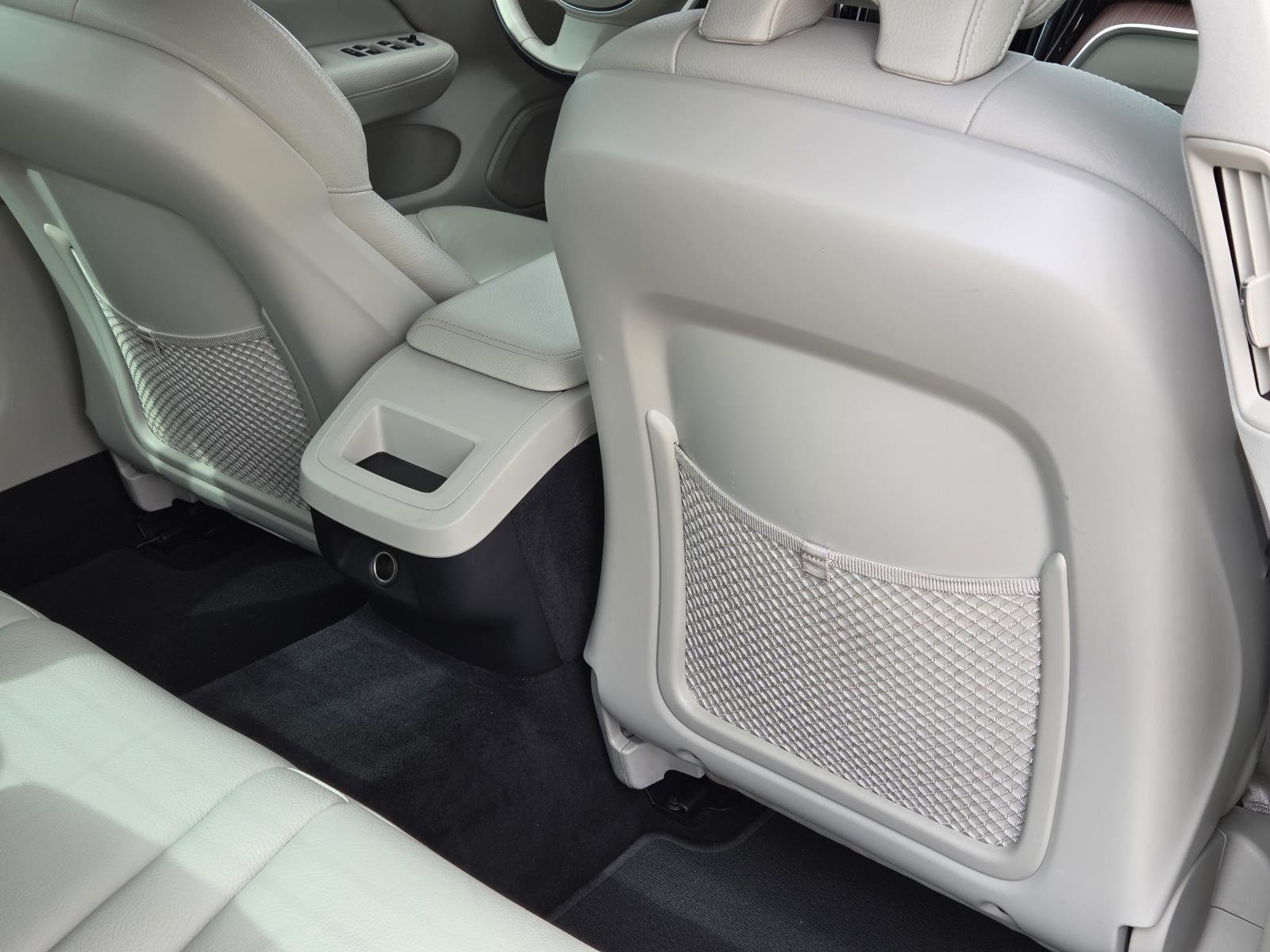 Used 2019 Crystal White Pearl Metallic Volvo Momentum image 37