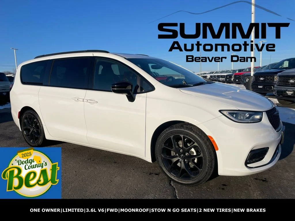 2025 Chrysler Pacifica Limited's photo