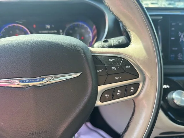 Used 2018 Black Chrysler Limited image 17