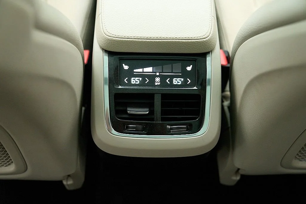 Used 2016 Blue Volvo T6 Momentum image 24