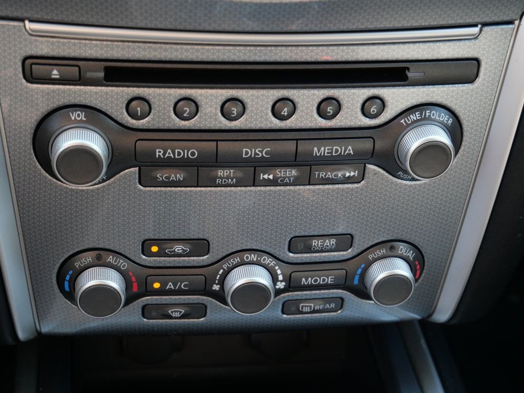 Used 2017 Beige Nissan SL image 23