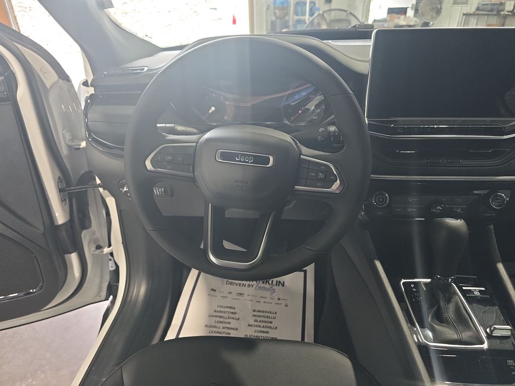 New 2026 Bright White Clearcoat Jeep Latitude image 15