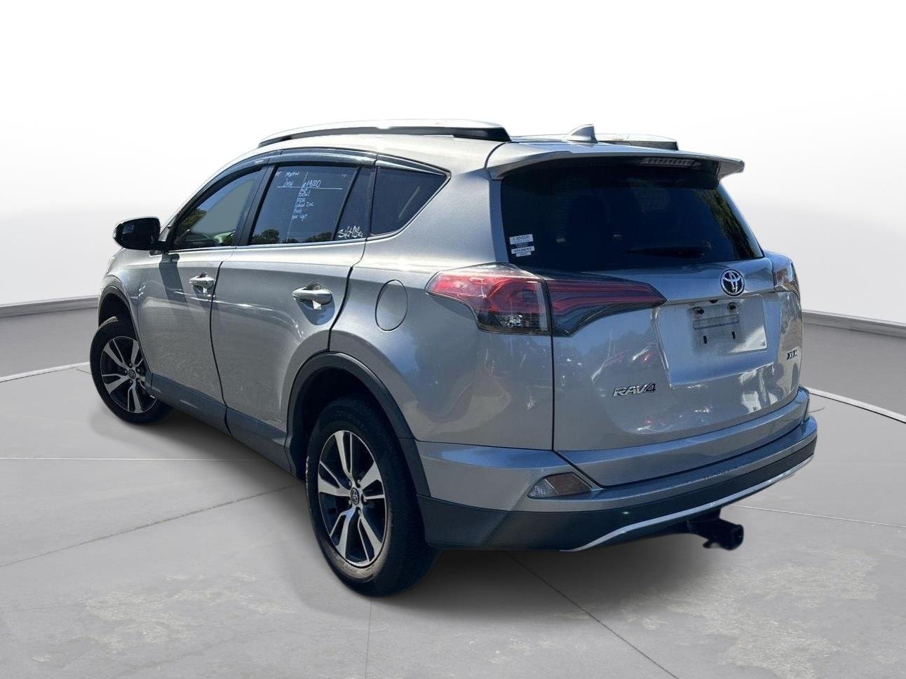 Used 2016 Silver Sky Metallic Toyota XLE image 8