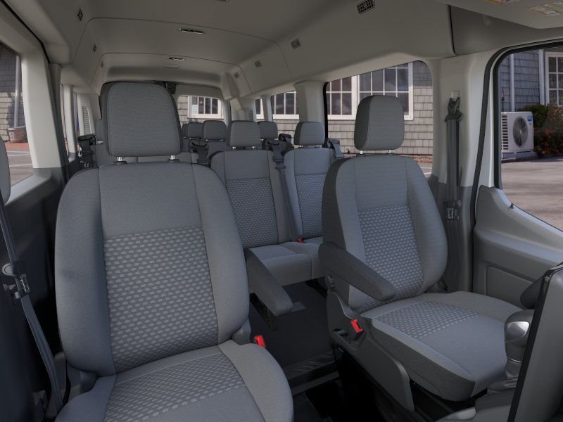 New 2025 Oxford White Ford XLT image 10