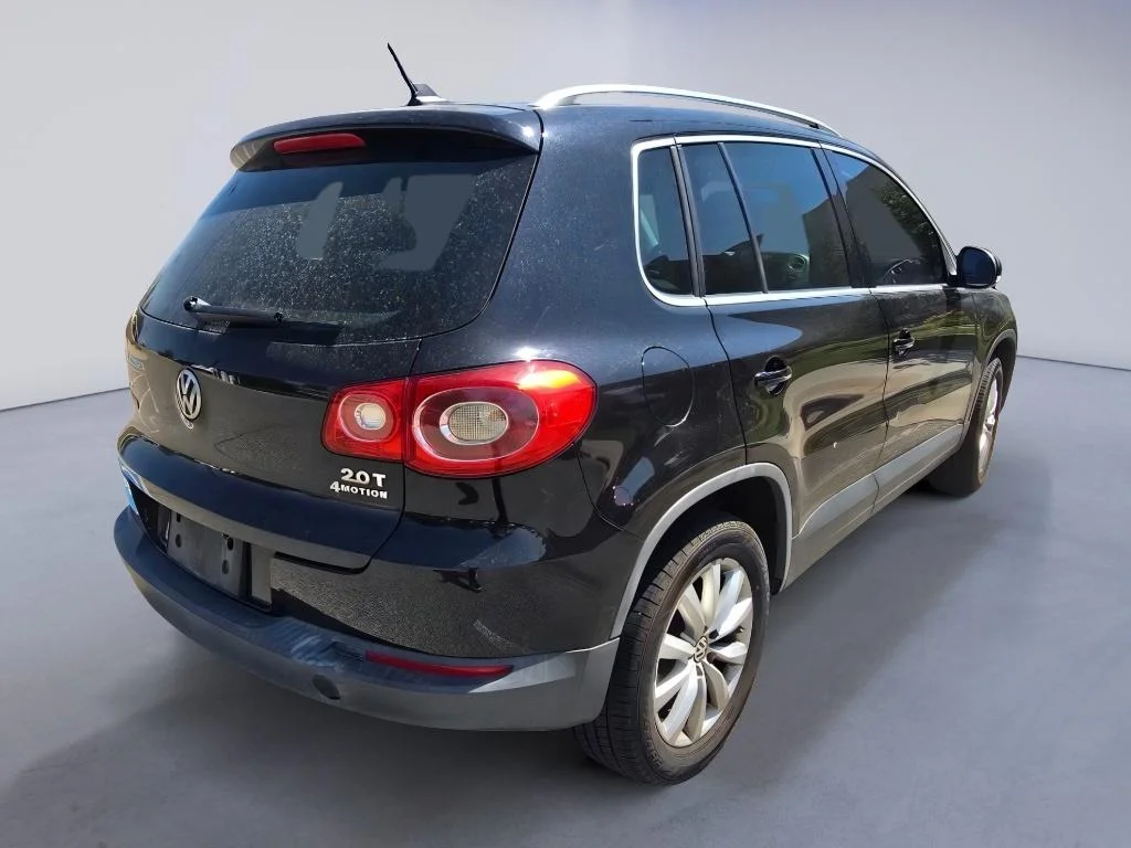 Used 2011 Deep Black Metallic Volkswagen SE 4Motion image 5