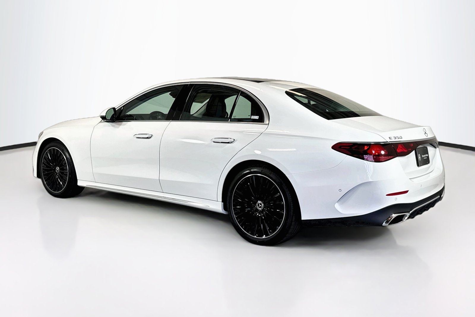 New 2027 Polar White Mercedes-Benz E 350 image 7