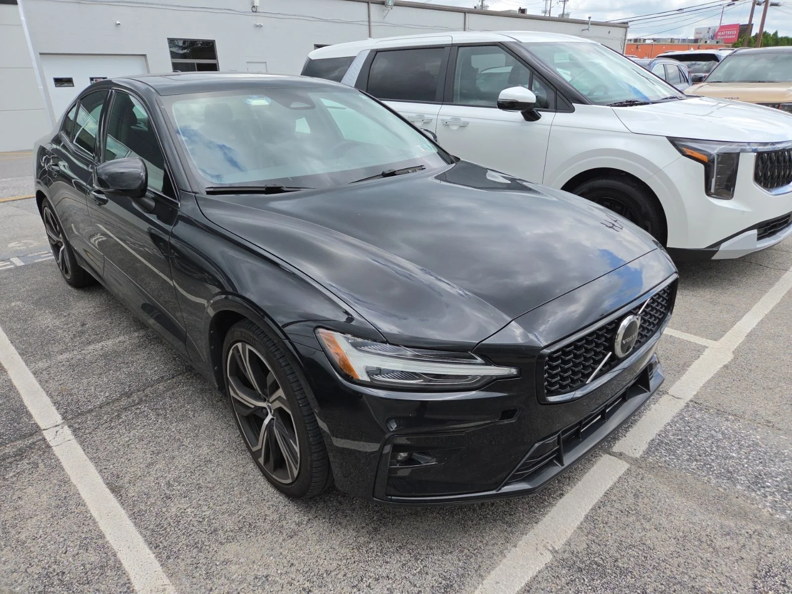 Used 2024 Black Volvo Ultimate image 3