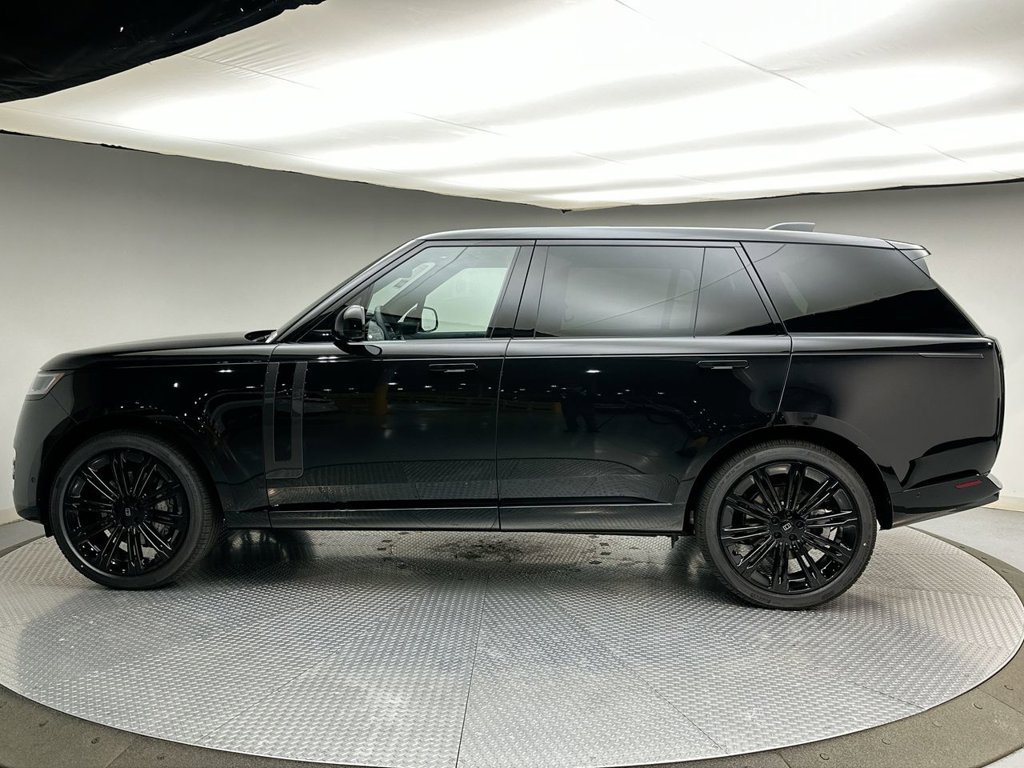 New 2027 Santorini Black Land Rover SE image 2
