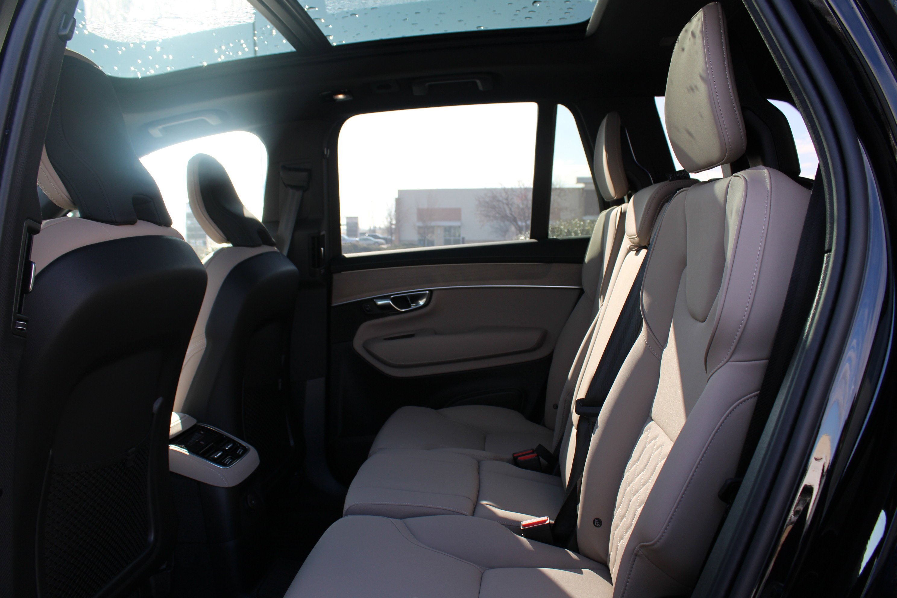 New 2026 Onyx Black Metallic Volvo Plus image 36