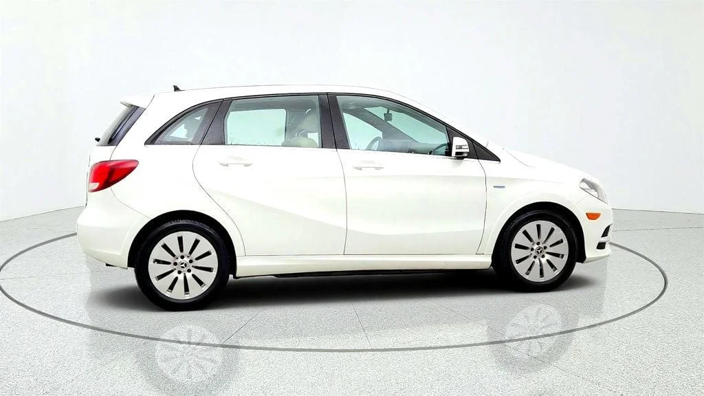 Used 2017 Cirrus White Mercedes-Benz B-Class B 250e Hatchback w/ Heated Seats & Blind Spot Assist image 4