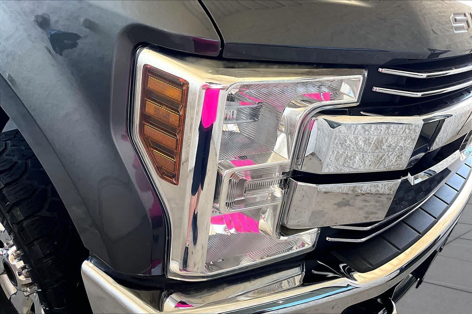 Used 2018 Magnetic Metallic Ford LARIAT image 26