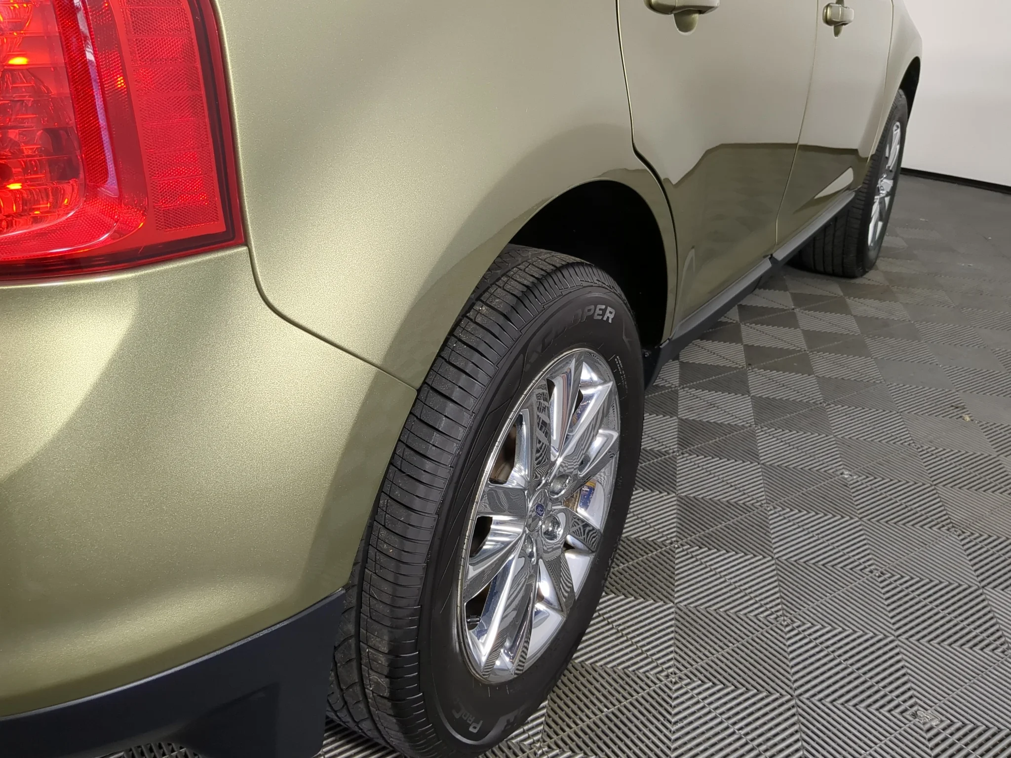 Used 2013 Green Ford SEL image 8