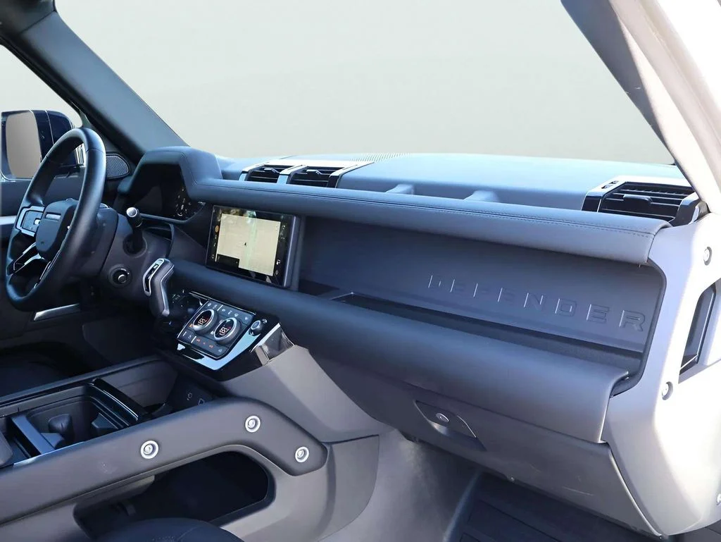 2024 Land Rover Defender X-Dynamic SE - Photo 36