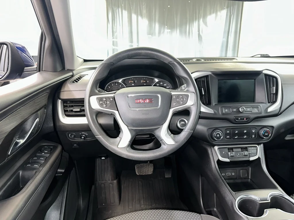 Used 2023 Marine Metallic GMC SLE image 2