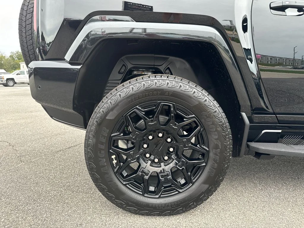 Used 2025 Black GMC 2X image 17