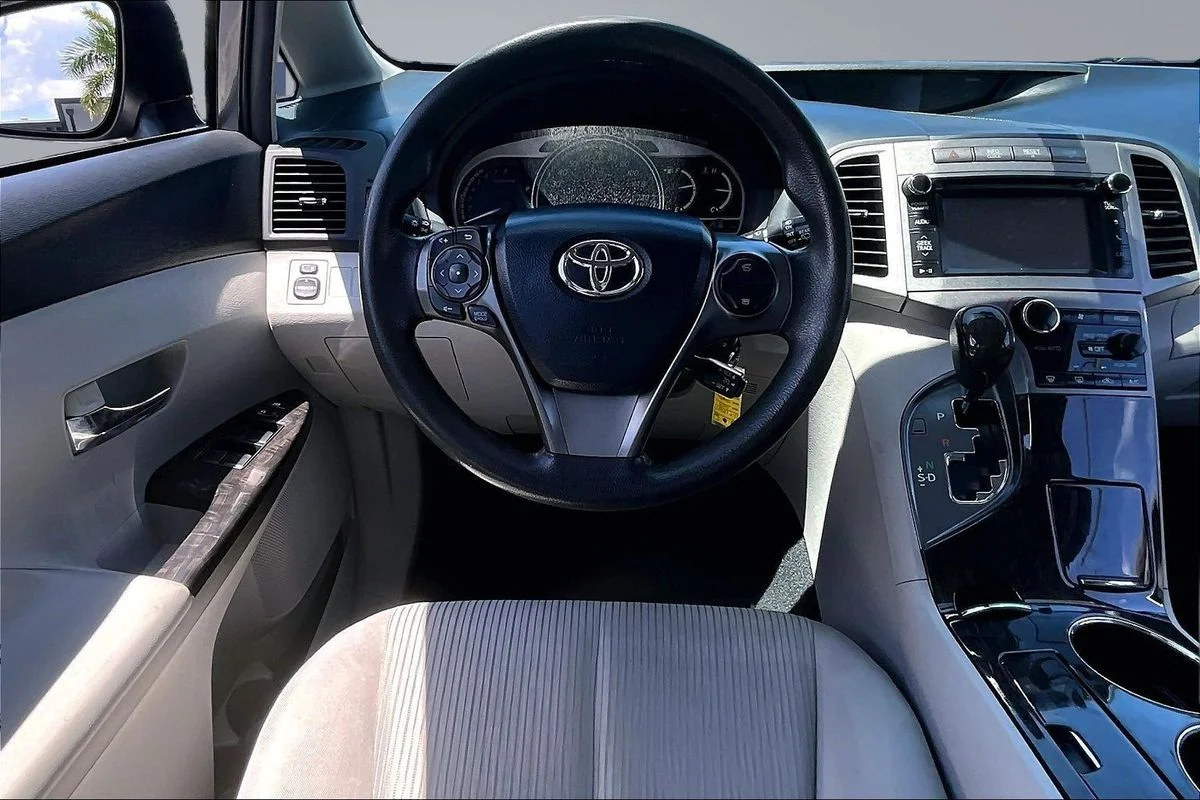 Used 2013 Gray Toyota LE image 8