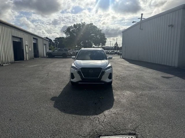 Used 2023 White Nissan SV image 2