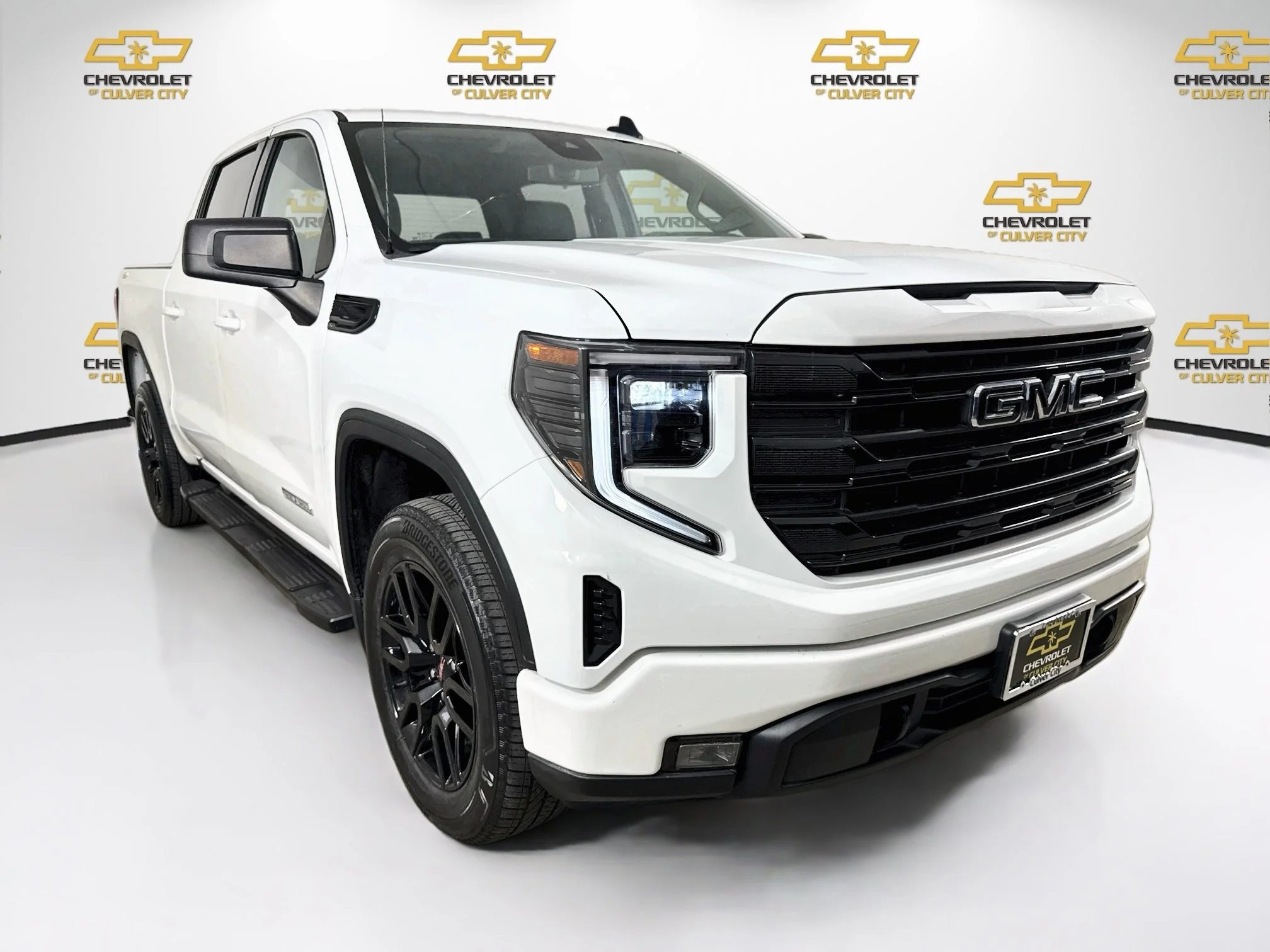 Used 2024 Summit White GMC Elevation image 1