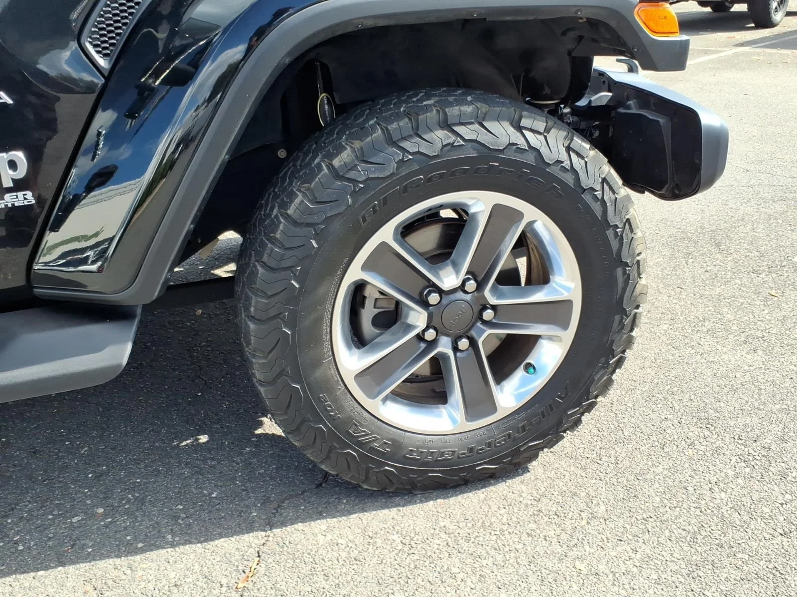 Used 2020 Black Clearcoat Jeep Sahara image 13
