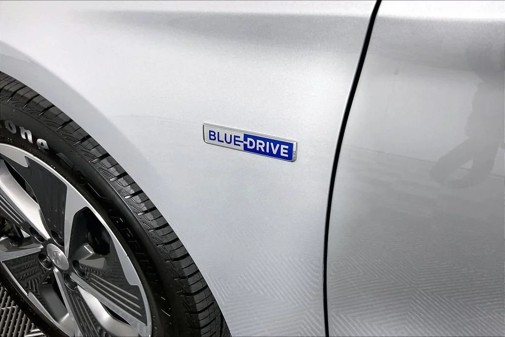 Certified Used 2019 Silver Hyundai Limited image 22