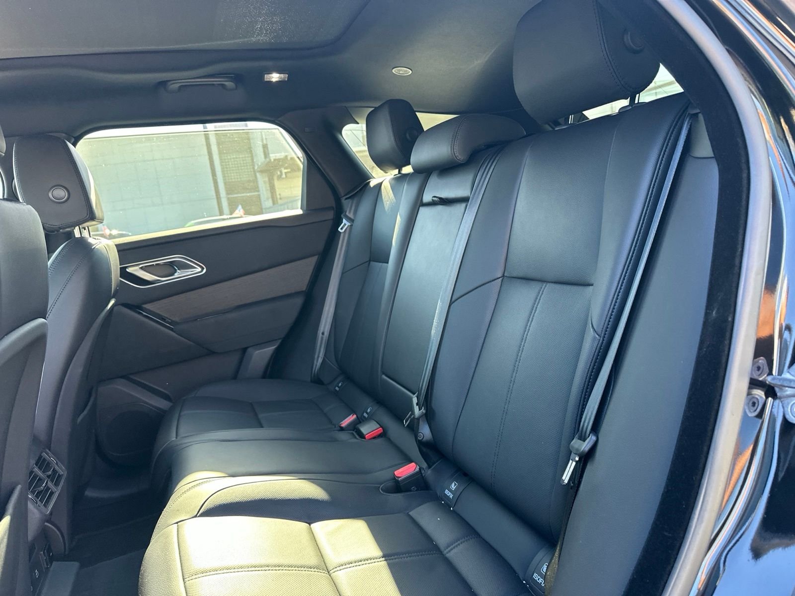 Certified Used 2025  Land Rover Dynamic SE image 13