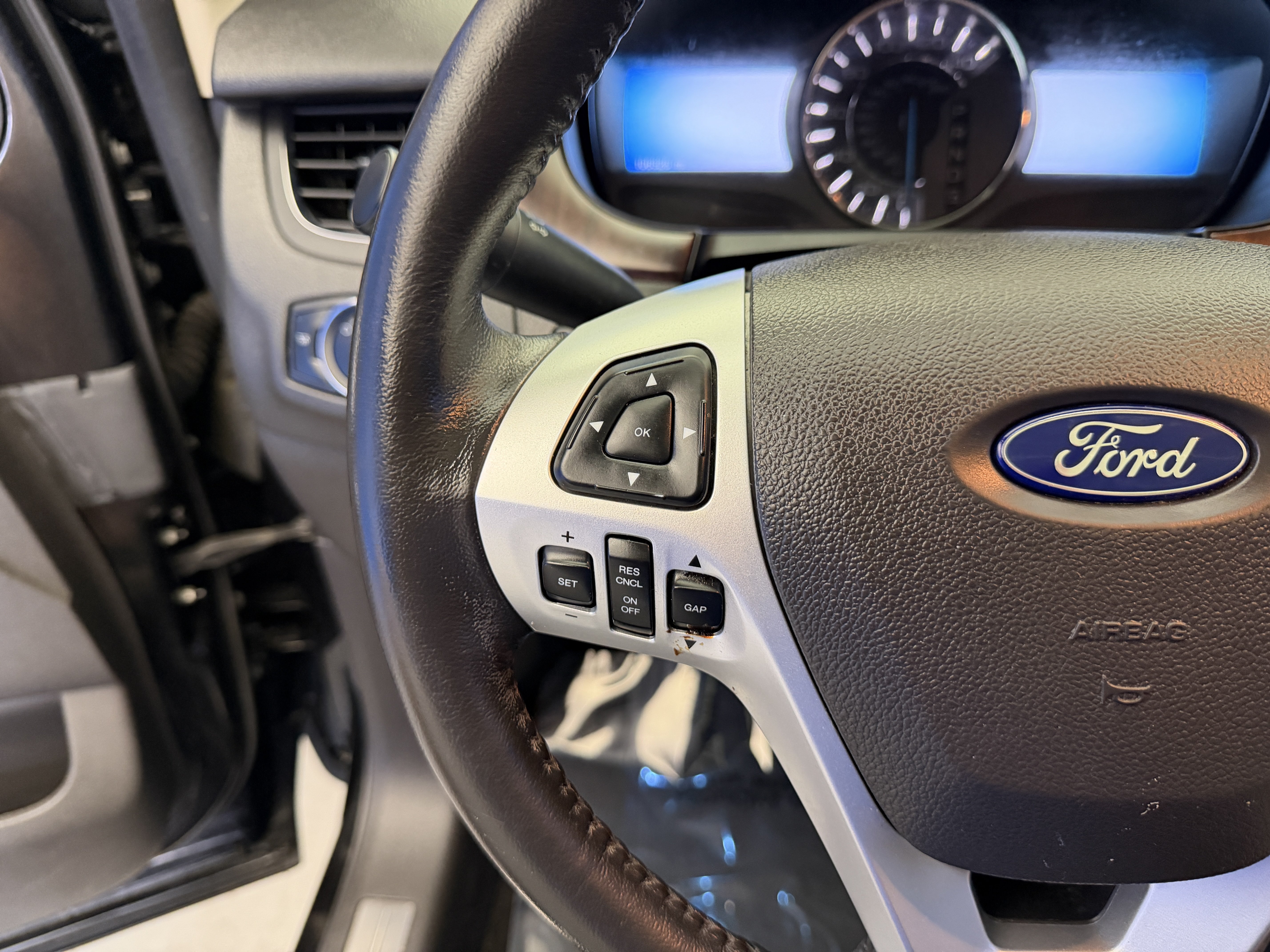 Used 2013 Tuxedo Black Metallic Ford Limited image 16