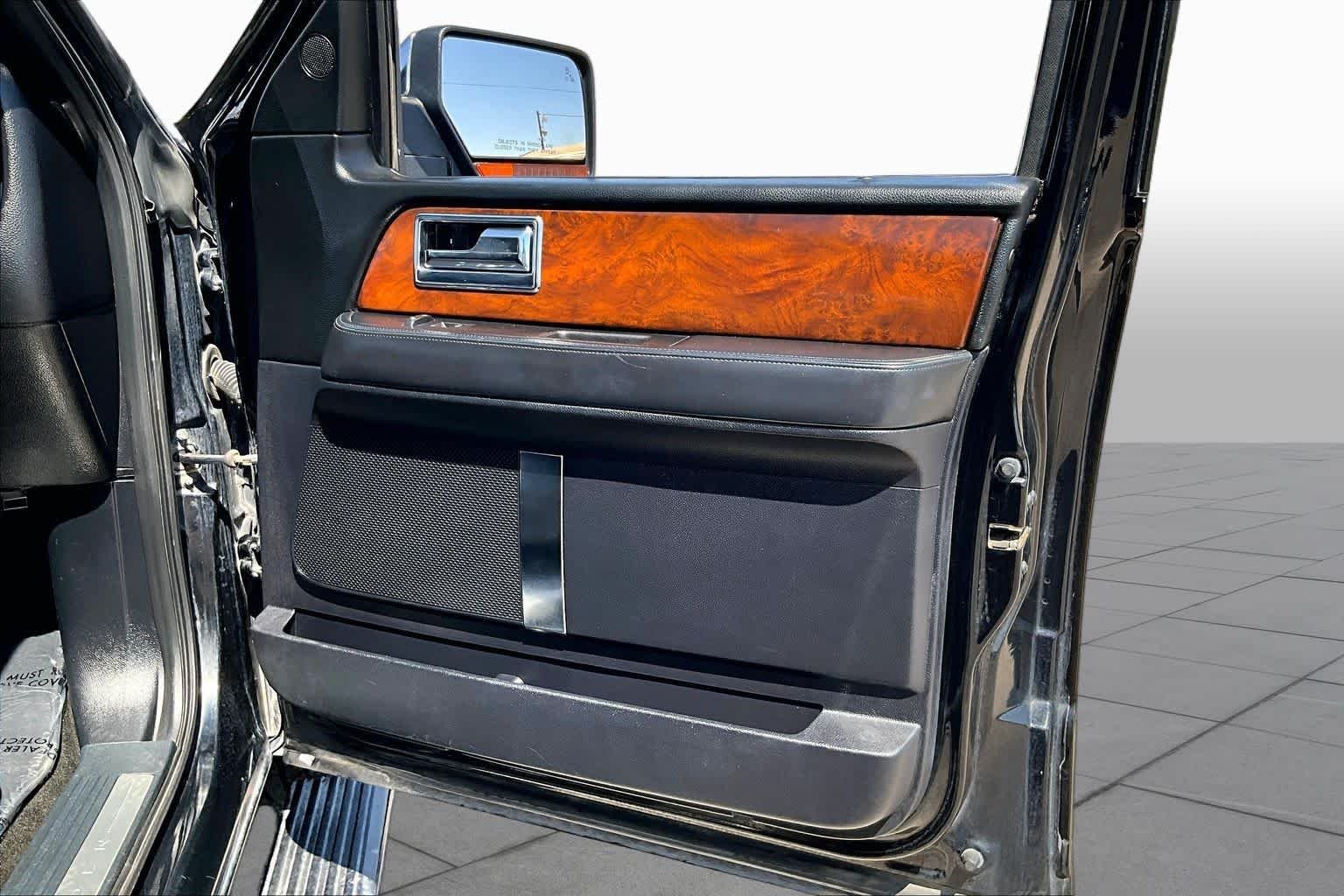 Used 2016 Black Velvet Lincoln Select image 22