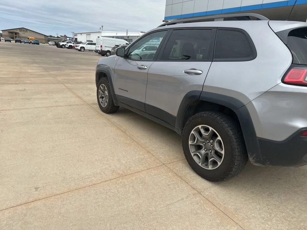 Used 2020 Silver Jeep Trailhawk image 25